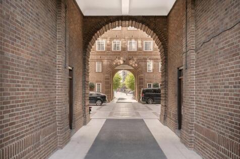 Swan Court