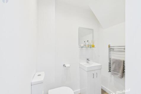 CAM03218G0-PR0553-STILL012