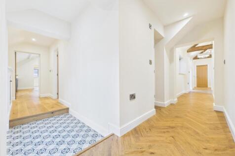 CAM04916G0-PR0180-STILL033 (1).jpg