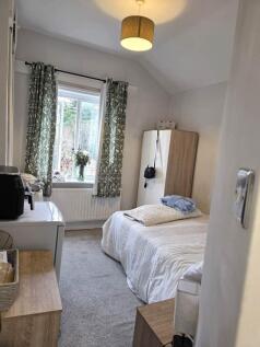 Beautiful Double Rooms in Sutton
All Bills included,
Fully Furnished
No Smoker No Pets
One month deposit & one month required
Available July 10