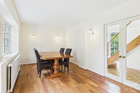 CAM02127G0-PR0328-STILL002