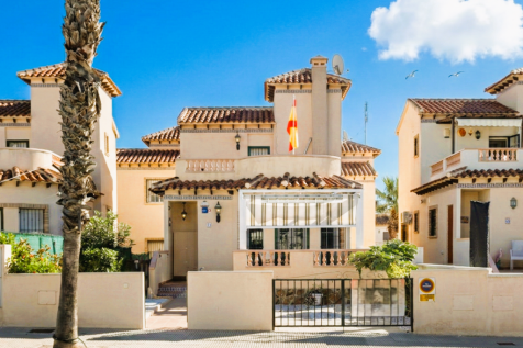 El Raso 3 bed villa with underbuild & communal pool