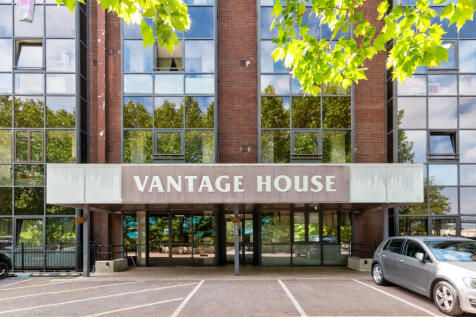 Property People are proud to present a beautifully presented one-bedroom apartment situated within the sought-after Vantage Ho...