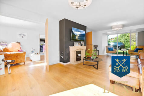 Logo Luxe (22 of ...