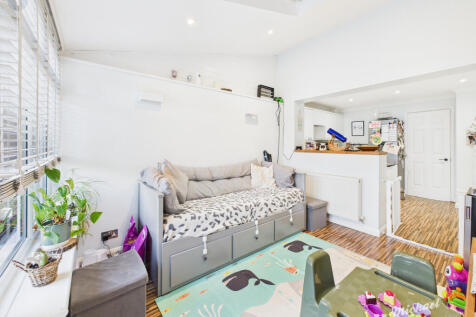 CAM03852G0-PR0429-STILL016