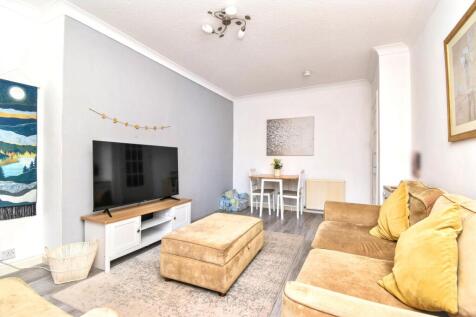 Lounge/Dining Angle 1