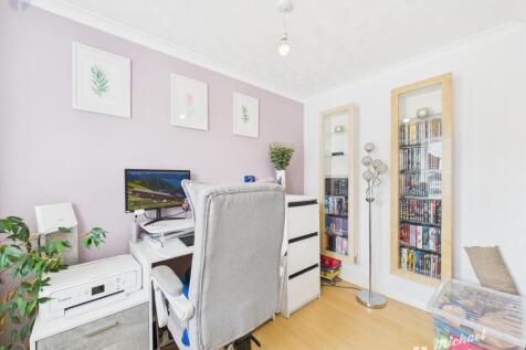 CAM03218G0-PR0694-STILL027