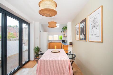 1R8HEE - Kitchen Diner F.jpg