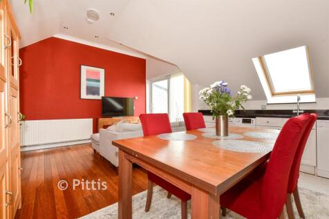Kitchen/ Living Room