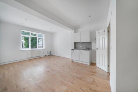 Newly decorated, fully self-contained studio flat with a modern en-suite bathroom.