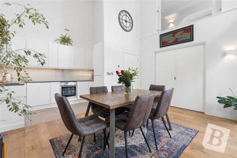 Kitchen/ Dining