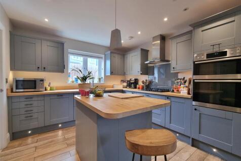 Kitchen - 1.jpg