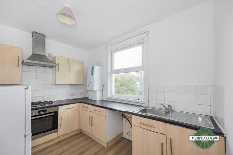 81B Boston Manor Road -002.jpg