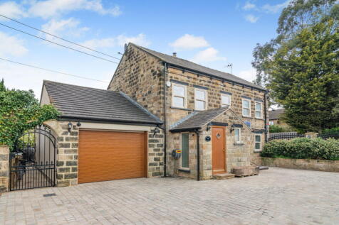 A simply stunning three bedroom detached stone cottage, meticulously modernised and superbly finished in recent years by the current owners. The property features a high standard of fixtures and fitti
