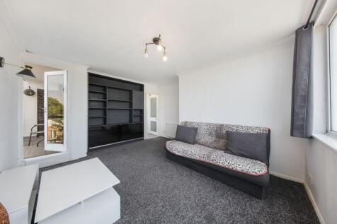 This beautifully presented two bedroom flat is situated on the third floor of a sought-after gated development, offering both security and peace of mind.