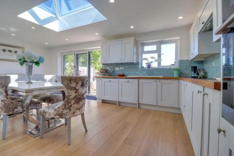 18 LILAC AVENUE.jpg