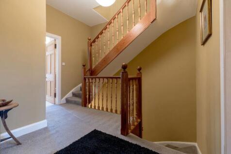 4 bed, 1 bath Flat in Leeds - Photo 2