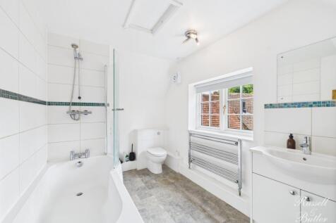 CAM01995G0-PR0326-STILL064