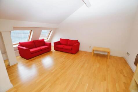 DPOSIT FREE OPTION AVAILABLE | AVAILABLE 15TH JULY | UNFURNISHED Jewel House is a sensitively converted diamond cutting warehouse in the heart of the Northern Quarter. This fourth floor apartment comp
