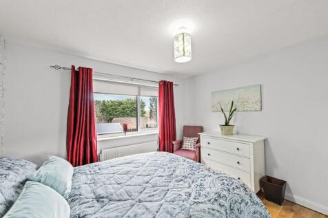 4 bed, 2 bath Detached Bungalow in Cardiff - Photo 19