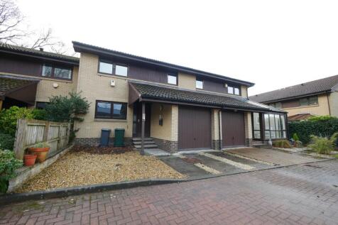 Available 14/08/26 - Unfurnished modern terraced villa with elec c/h as well as dble glz comprising generous liviingroom, breakfasting kitchen, master bedroom, en-suite shower, 3 further bedrooms, bat