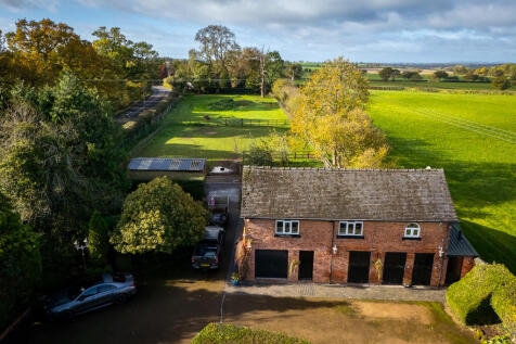 Coach House, Stab...