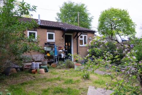135 Wootton Road-21.jpg