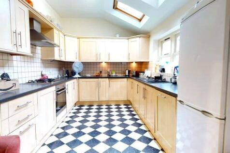 7 Bedroom Terraced House - HMO