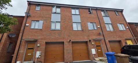 ** Zero Deposit Guarantee Available **
Bridgfords stockport are delighted to present a four bedroom unfurnished house available from the start of September, with additional features to include a drive