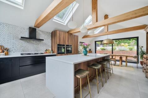 Kitchen/ Dining Room