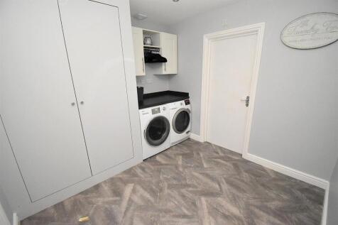 UTILITY - WASHING ROOM.JPG