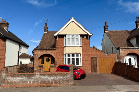 3 Bedroom Detached for Sale in Garrison Lane, Fel