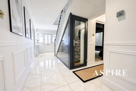 WhatsApp Image 2025-04-03 at 09.30.04_6c5d77e8.jpg