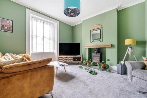 LOUNGE / DINING ROOM