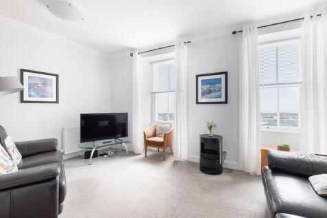 HARBOUR APT LOUNGE