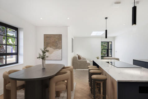 Dining Area | Kitchen