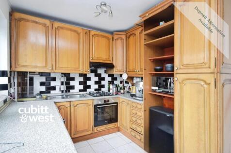 OPEN DAY SATURDAY 27 JUNE Well presented three bedroom house in Mitcham.
