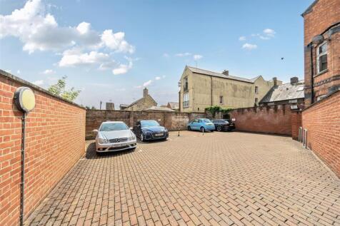 27 Moat Lane, Towcester