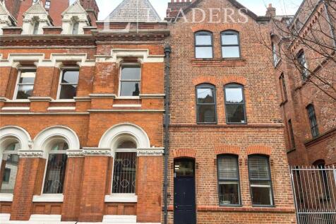 Available NOW! Leaders are delighted to present this immaculate flat, now available To Let. This property is a unique blend of style and comfort, offering an enviable lifestyle for a professional indi