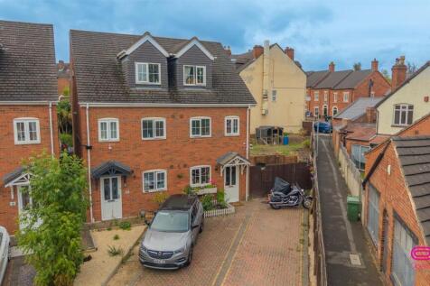 Lindsay Court, Swadlincote (1).jpg