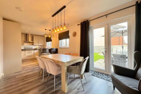 Roundhouse Circle, Renfrew dining space pic