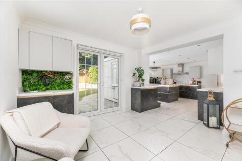 Living Area To The Kitchen