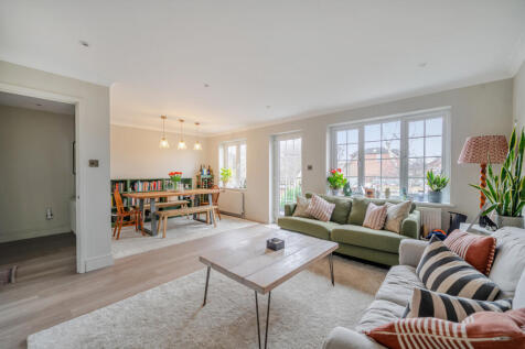Sitting/Dining Room