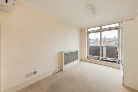 Flat 20 Fordie House Hi-4.jpg