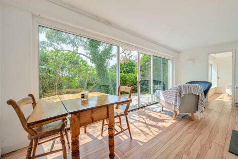 Annexe Living Roo...