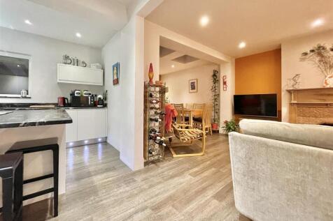 Kitchen/ Open Plan Living