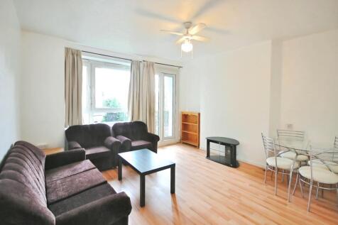 Centrally located moments from Bermondsey Station on the ever popular Jamaica Road is this four double bedroom apartment. Just a short distance from the river this well presented ex local authority fl