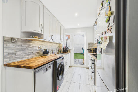 CAM03218G0-PR0831-STILL009