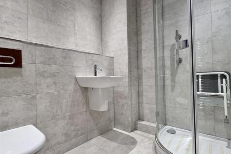 SHOWER ROOM/WC