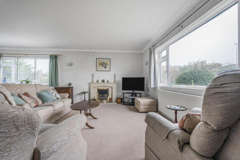 34 Open Plan Living Space.JPG